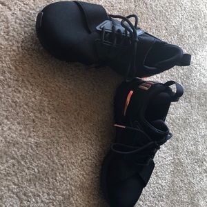 Puma sneakers size 6